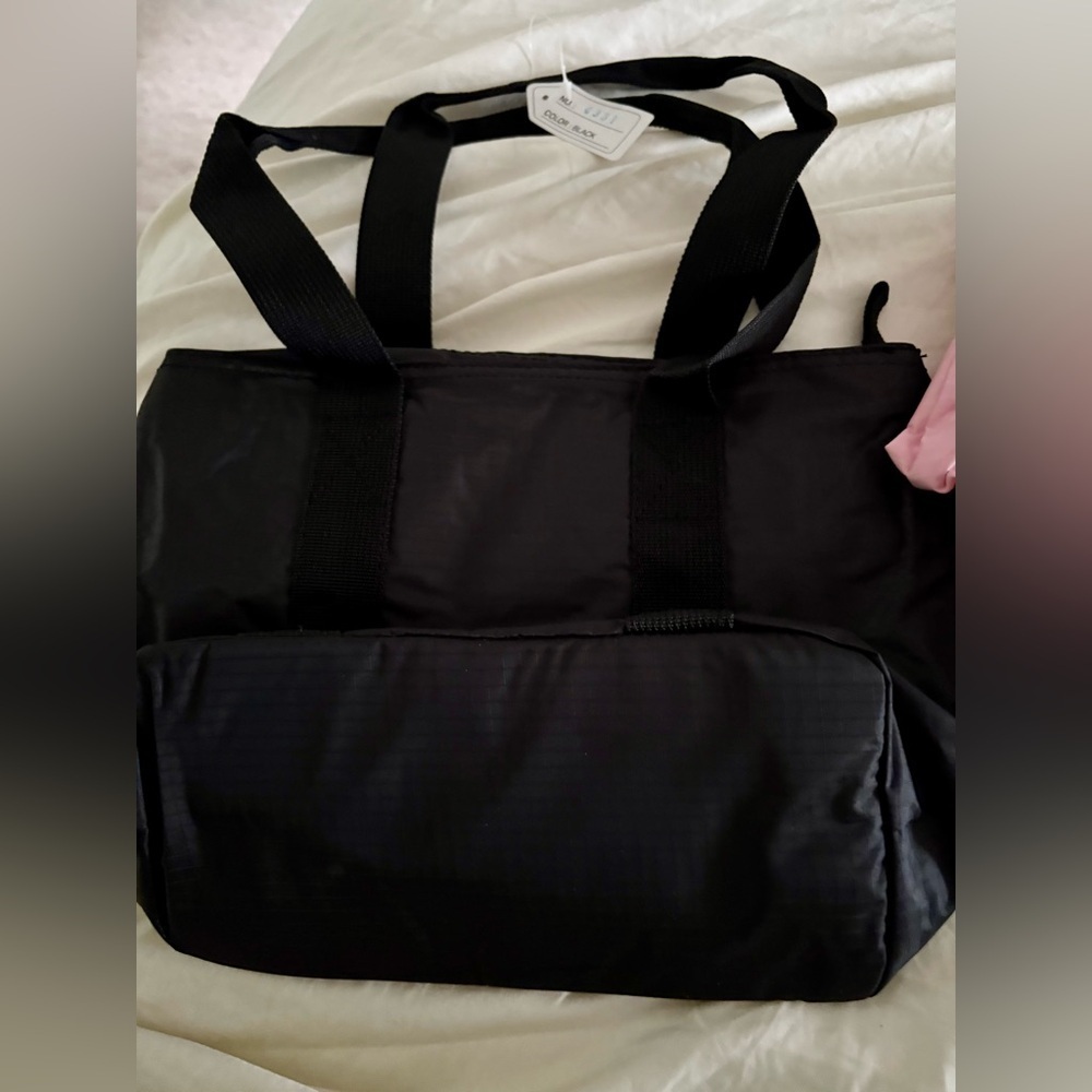 NWT- Set of 2
Pink & Black
Insulated Tote Bag
Perfect For traveling & Hiking - Picture 5 of 9